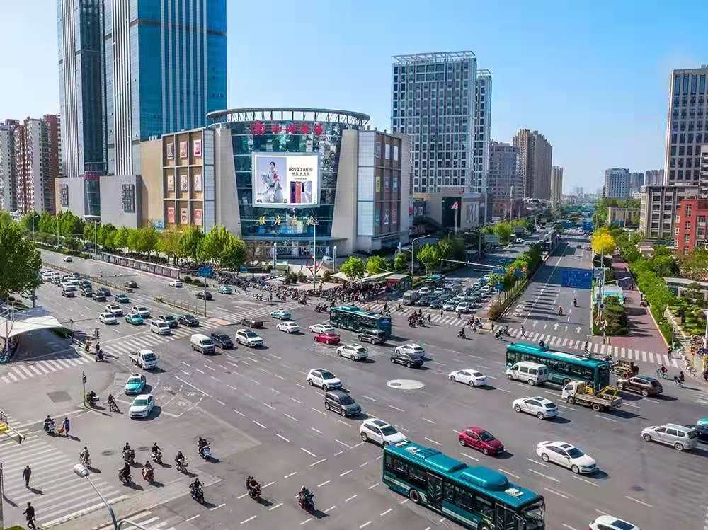 方圆一平方公里内,汇聚了和谐广场,连城广场,阳光100美乐汇,欧亚大观