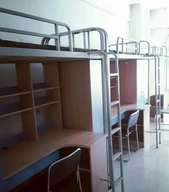 △ 男生寝室 黑龙江东方学院 宿舍人数:4-5人间.