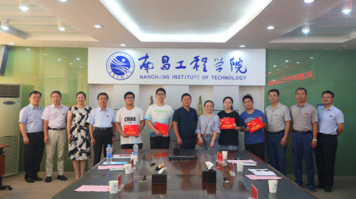 南昌工程学院举行2021级新生代表录取通知书颁发仪式