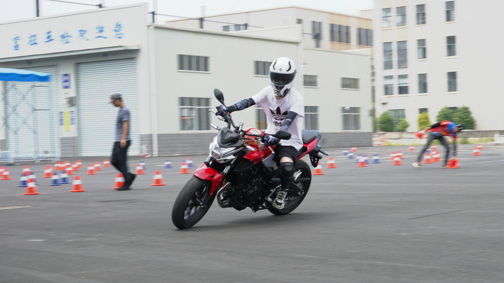 新晋性价比神车 本田cb400f初体验 动力平顺操控灵活 真香!