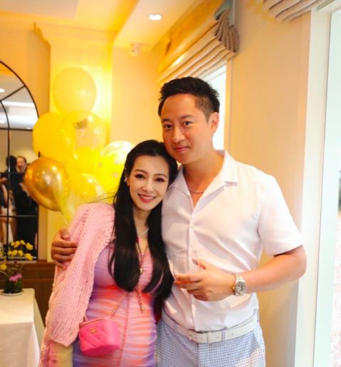 王思佳在2015年通过朋友介绍,结识了富有的丈夫joe,并于次年结婚.