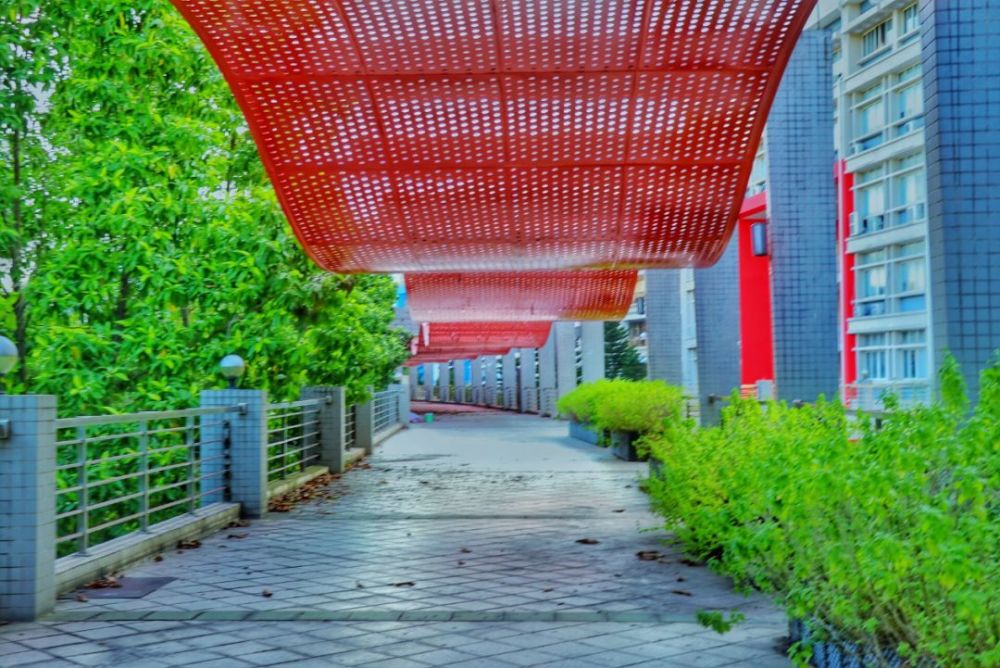 广州大学可以为学生提供应有的学习环境,也有更出彩的校园风光让大家