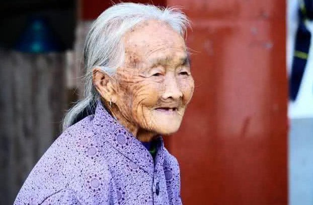 107岁老人骨龄仅70岁长寿秘诀不是多走路而是这3件事