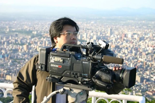 日本记者清水洁:除了憨直地调查,别无他法