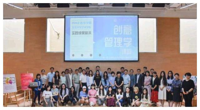 如今,上了大学的曹林菁同学还依然坚持着这些学习习惯.