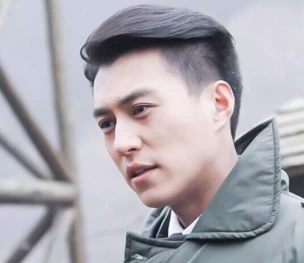 快被遗忘的男演员,演技不比靳东差,悄悄娶圈外老婆,儿子已8岁