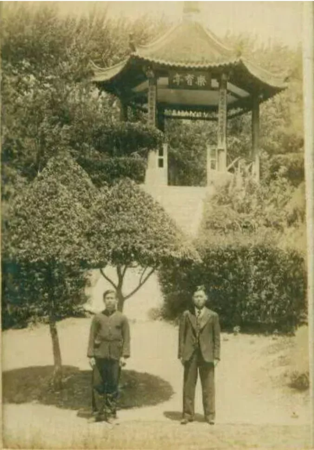 东山公园上的乐育亭