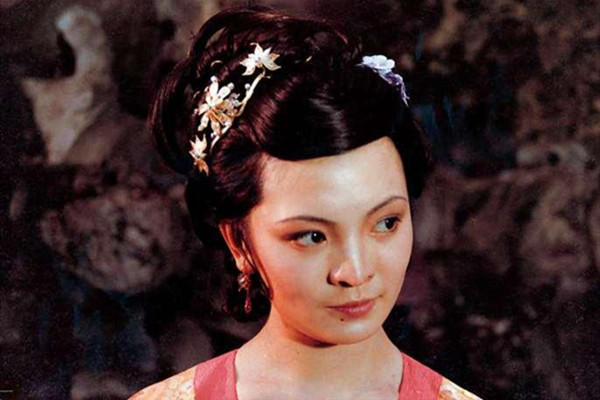 花柳之姿的夏金桂,为何变绞家星?宝钗3个谎言被揭穿:藏得真深