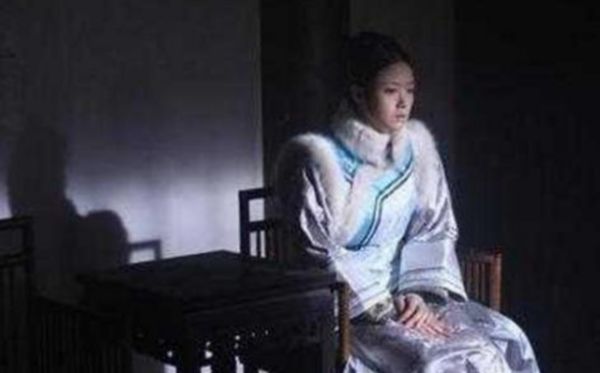古代妃嫔被打入冷宫后,太监们为何要抢着去伺候,原因令人作呕