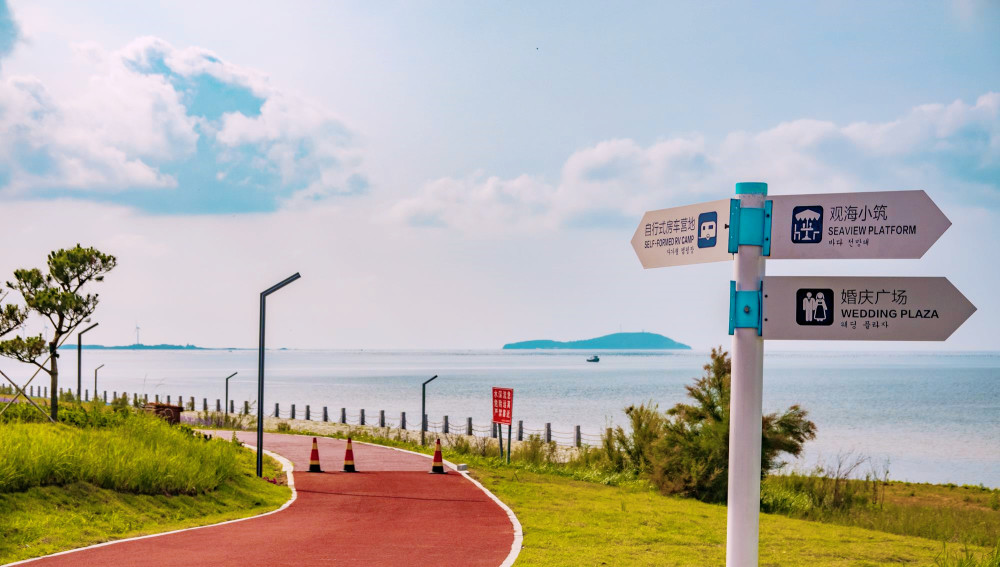 山东威海有条公路,沿途景色绝美,是自驾游爱好者的天堂
