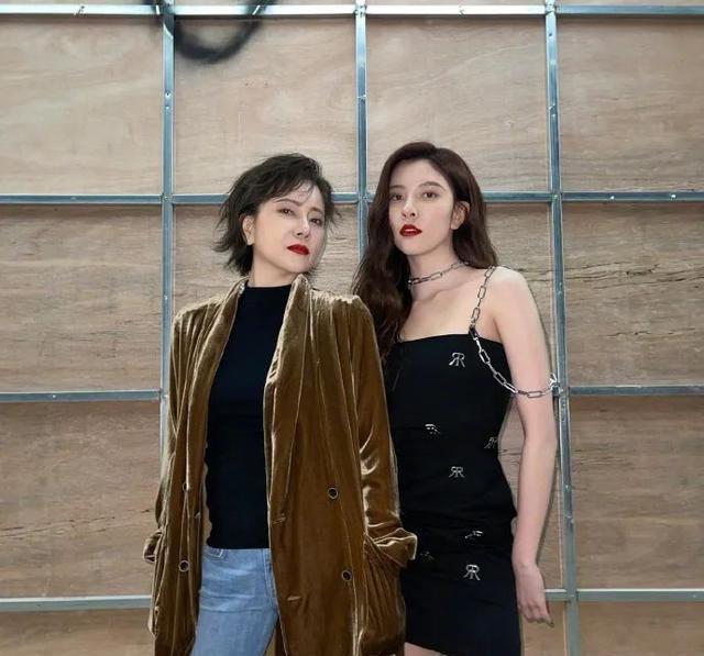 张一山前女友宋妍霏,隐形白富美背后,是父母婚姻的恩爱和幸福