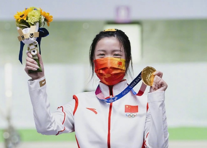 恒绘彩绘丨杨倩前线"英勇作战"斩2金,老家为她画起了墙绘