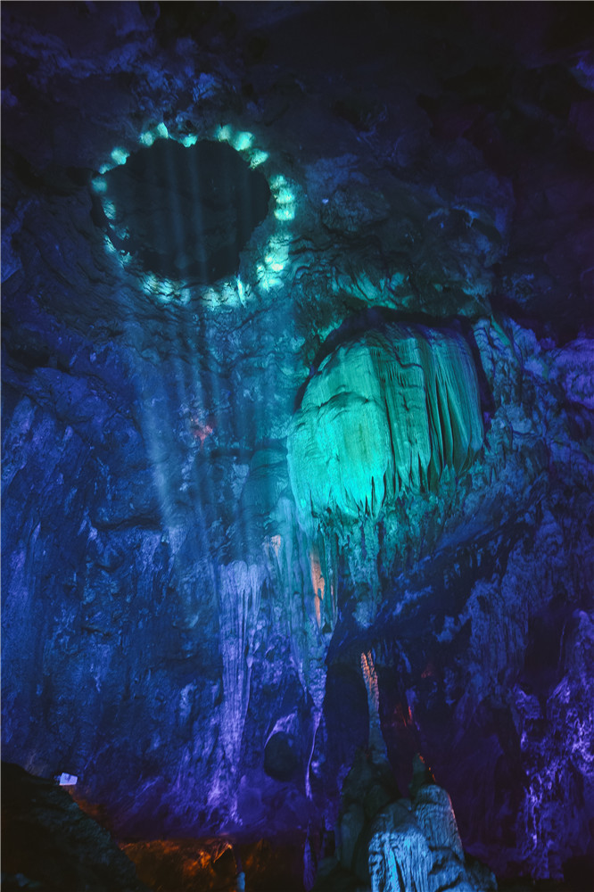 宝晶宫的大溶洞还是值得大家来看看的,最好是跟着导游游览