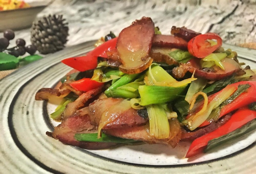 一道简单的家庭小炒,蒜苗炒腊肉,好吃下饭,停不下筷子