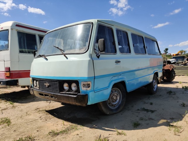 的厂子都开始生产自家汽车,而北京燕京汽车厂也推出了自己的商用车型