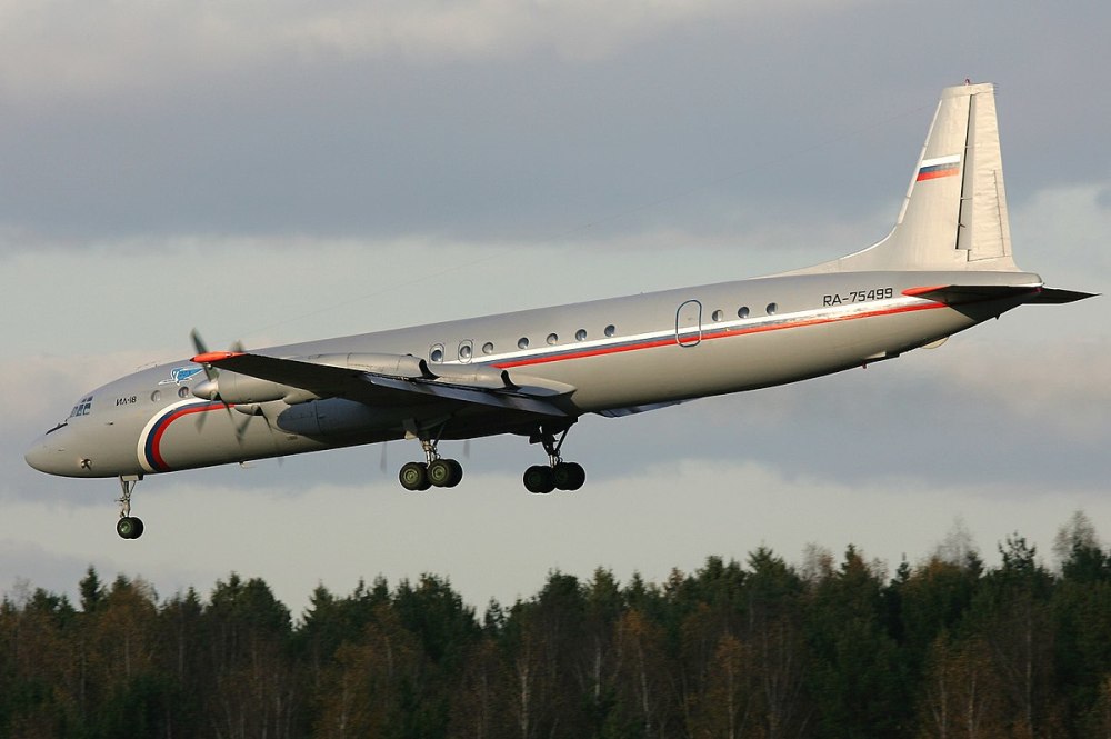仍然在俄罗斯商业航线上飞行的伊尔-18客机.