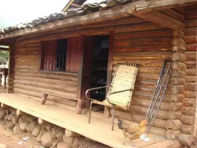 不可思议!云南居然还有人住这种房子,全国人民都看不下去了
