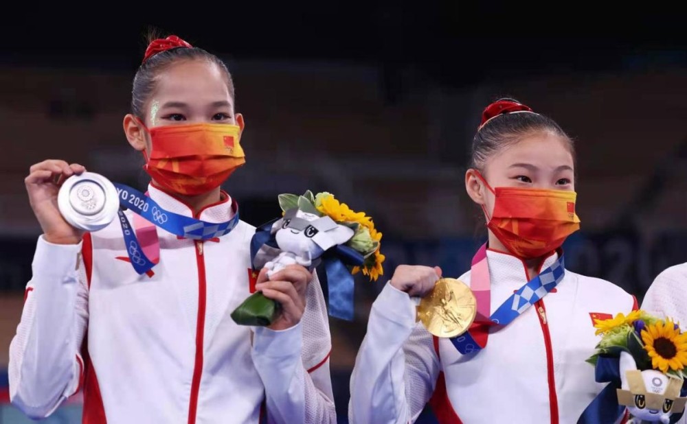 中国审美征服东京奥运!唐茜靖红牡丹装超惊艳,管晨辰戴头花好美