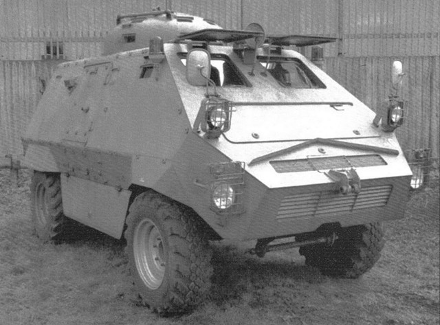德国造也有不帅的,卡车改装的ur-416轻型装甲运兵车