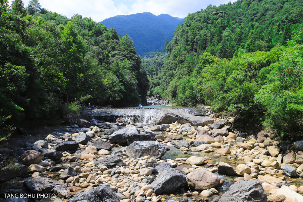 安徽周边避暑胜地,石台牯牛降景区,原生态山水景色如一幅画