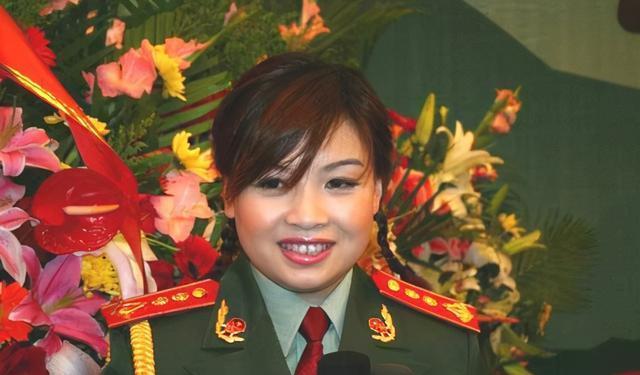 凭"山路十八弯"走红的李琼,因朱迅失误遭"雪藏",今现状如何