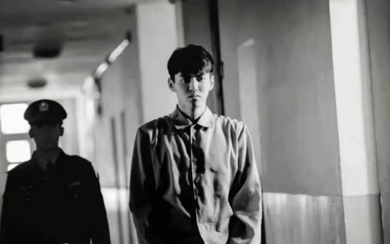 吴亦凡睡粉事件扯出一条人命,官媒点评锤出背后大鱼
