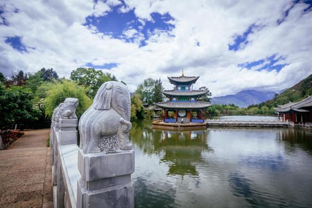 丽江这个景区人少景色美,不收门票成为了丽江绝景