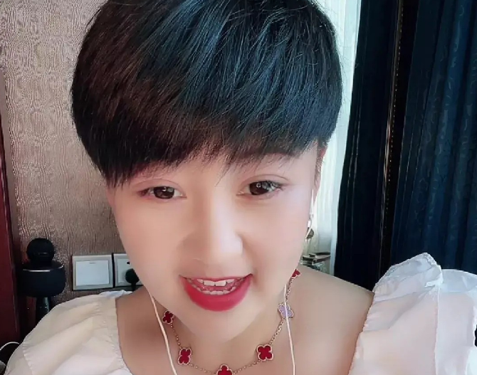 胖丫出狱后搞直播人气不高仍旧乐呵呵和杨树林感情状态成谜