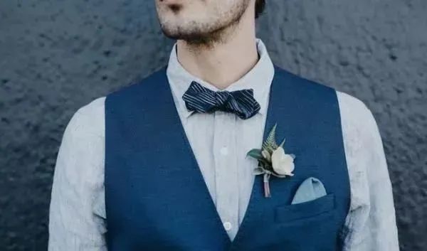 备婚婚礼上男生应该戴领带还是领结