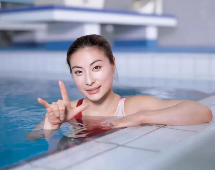 因跳水骨折,高度近视,"下嫁"豪门被宠九年,郭晶晶的苦