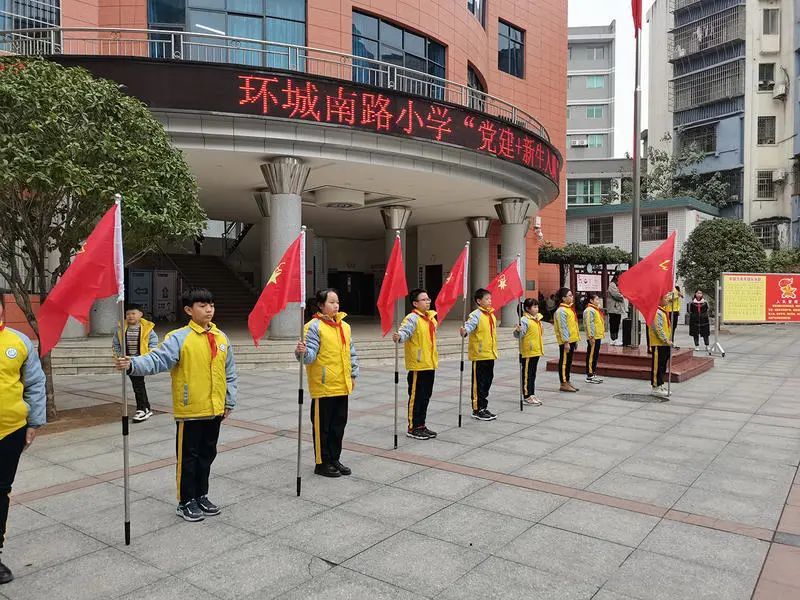 傅凯:一是加快推进前进小学的建设,另外及时对接市少儿图书馆移交给