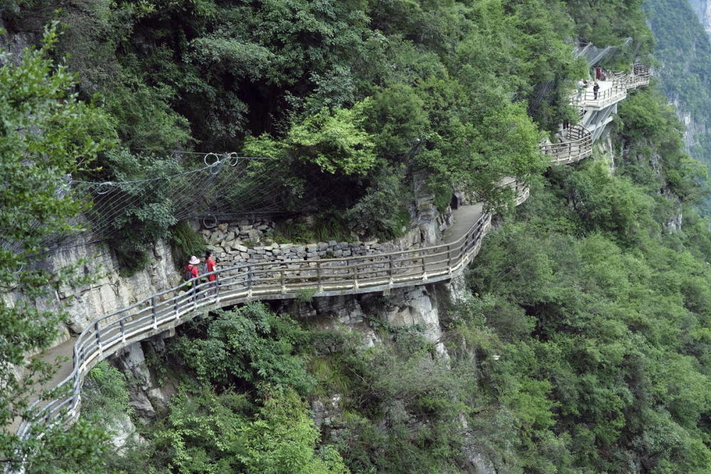 云阳龙缸深坑之旅赋【严建设】