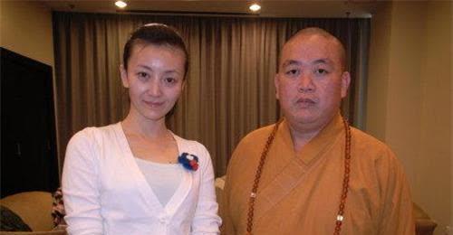 少林寺"最牛"方丈,身穿16万袈裟,被质疑用门票钱购2000万豪宅