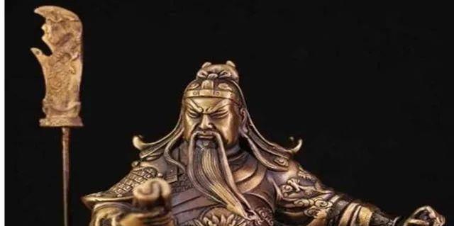 关羽的雕像,为何眼睛总是闭着的?老木匠:4大原因非常讲究