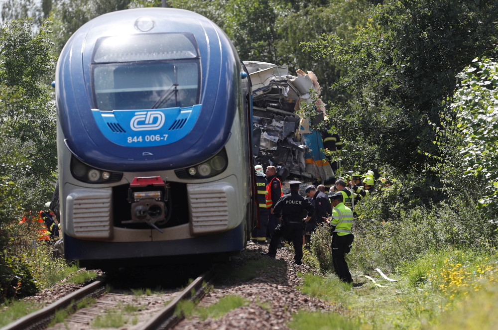 (外代一线)捷克发生火车相撞事故致3死数十伤