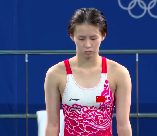 奥运满分三跳!中国14岁跳水天才全红婵夺金创纪录:全程一脸平静