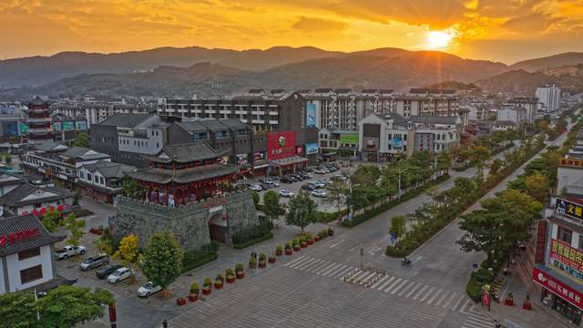 宁洱县内外兼修提升城市品质