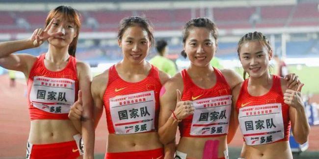 女子4x100米接力预赛进行,由梁小静,葛曼棋,黄瑰芬和韦永丽组成的中国