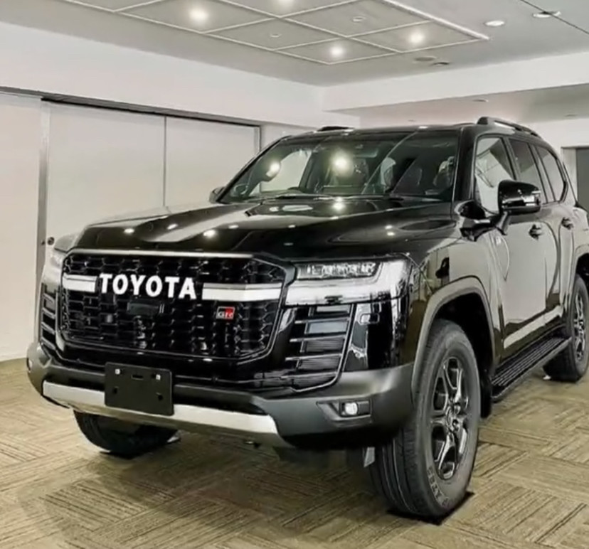 全新一代陆巡(英文:land cruiser)gr运动版到店拍摄!