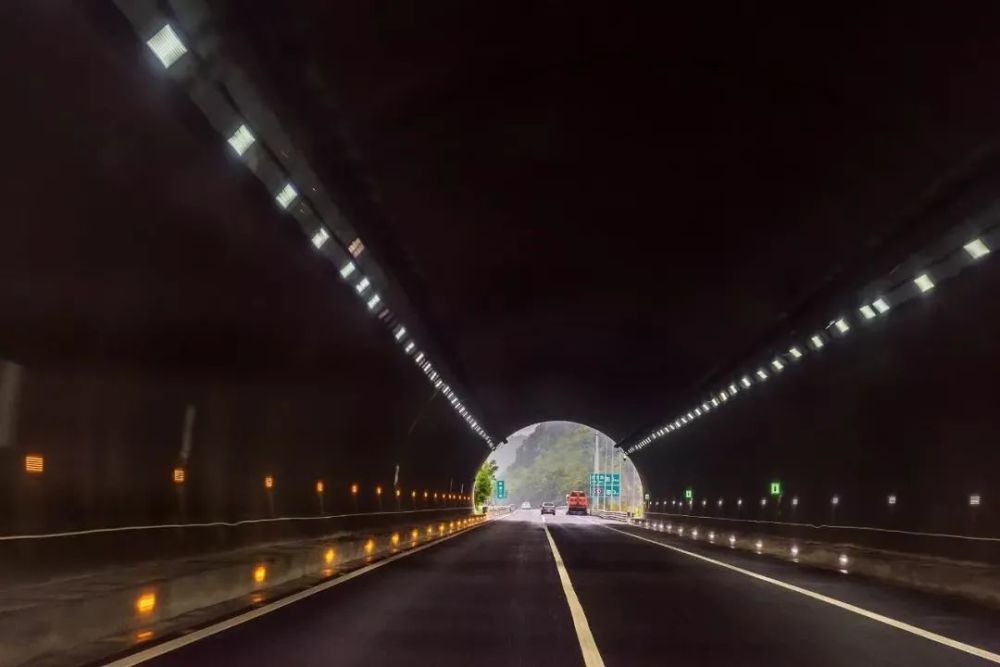 防御性驾驶高速公路隧道行车危险预防