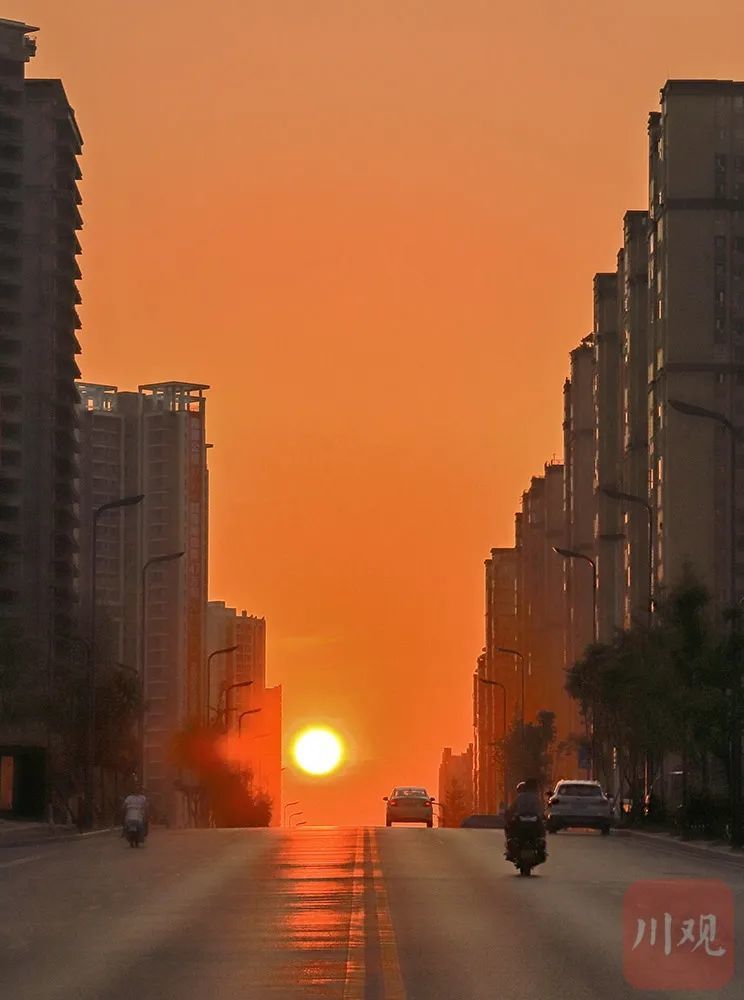 城市里的太阳奇景:宜宾江安出现"悬日"奇观