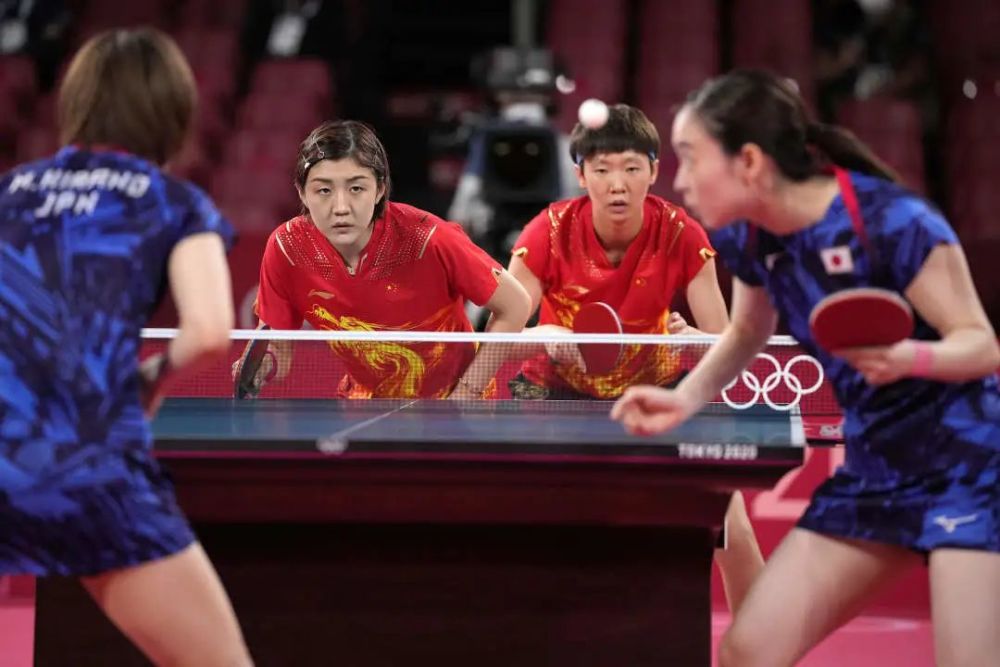 8月5日晚,东京奥运会乒乓球女团决赛,中国队对阵日本队. 第一场