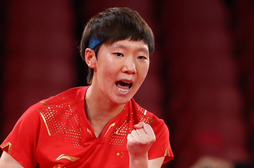 乒乓球女团三位奥运冠军拥抱刘国梁 王曼昱:我没打够