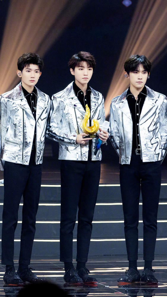 tfboys,中国内地男子演唱组合,由王俊凯,王源,易烊千玺三名成员组成.