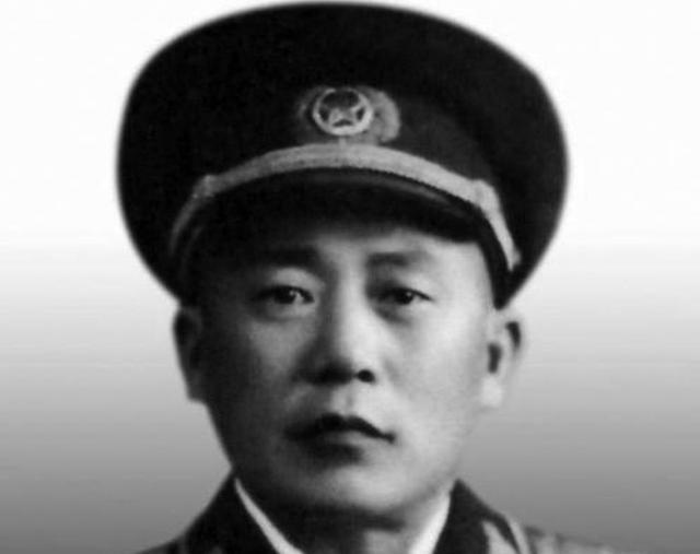 意见传到红34团,袁克服政委一听,爱将性命难保.