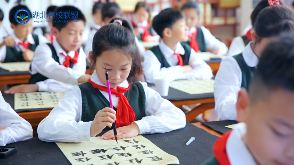 武汉经开区(汉南区)书法进校园—奥林小学_腾讯新闻