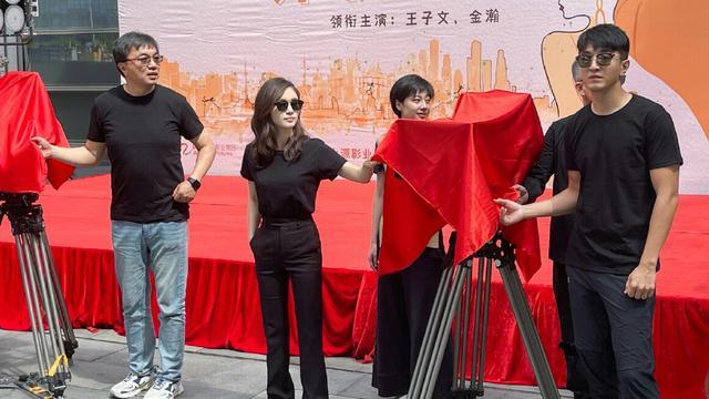 王子文金瀚苏州拍新剧吴永恩探班戏里甜戏外更甜