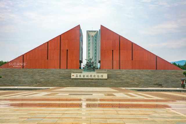 全国爱国主义教育示范基地,全国百家红色旅游经典景区,被国防大学