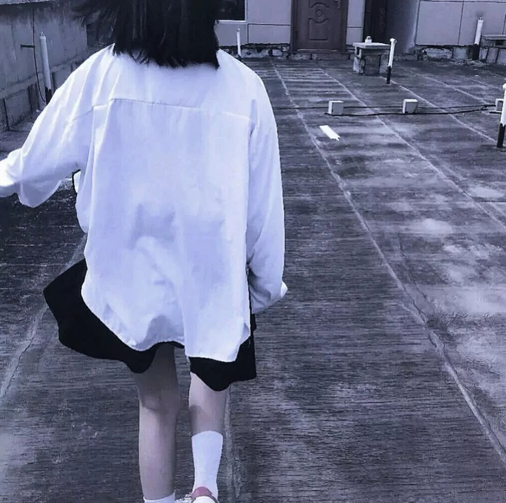头像:微丧女生头像/我淋雨爱你 你撑伞离开