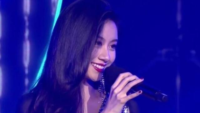 伍珂玥好声音首播惊艳唱功虽未被质疑李克勤的话却说到点上